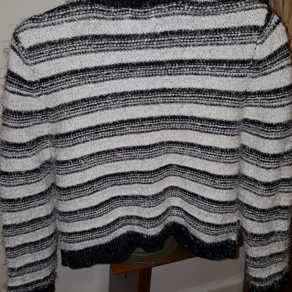 $5 ITEM. Calvin Klein cardigan. MUST BUNDLE WITH TWO OTHER ITEMS - Picture 6 of 7